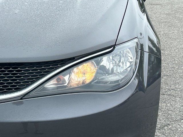 Used 2017 Chrysler Pacifica LX FWD image 10
