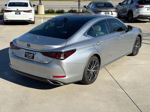 Used 2023 Lexus ES 350 w/ Premium Package image 8