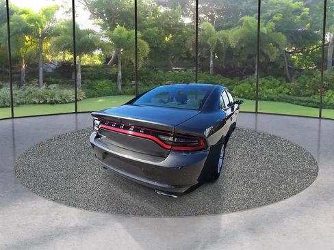 Used 2022 Dodge Charger SXT RWD image 3