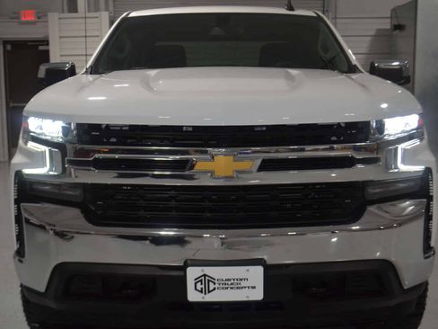 Used 2021 Chevrolet Silverado 1500 LT image 2