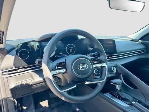 Used 2024 Hyundai Elantra SEL image 9