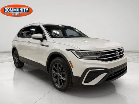 Used 2023 Volkswagen Tiguan SE AWD/4WD image 12