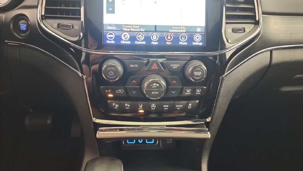 Used 2021 Jeep Grand Cherokee Limited AWD/4WD image 16