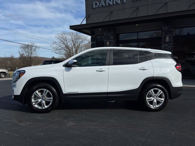 Used 2024 GMC Terrain SLE AWD/4WD image 13