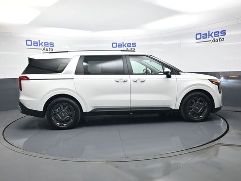 New 2026 Kia Carnival EX FWD image 9