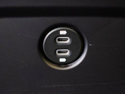 Used 2022 Porsche Macan image 37