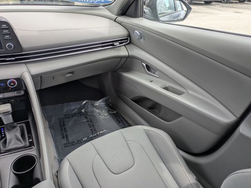Used 2023 Hyundai Elantra SEL FWD image 16