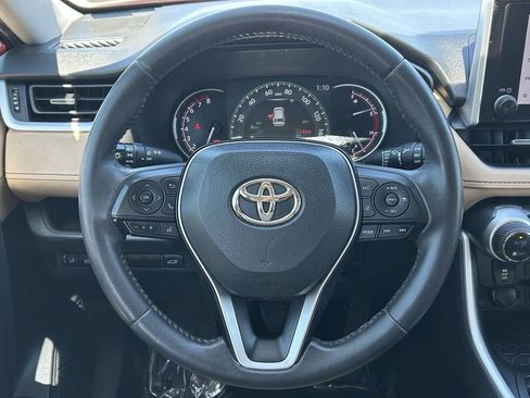 Used 2023 Toyota RAV4 XLE Premium image 18