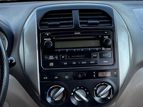 Used 2004 Toyota RAV4 4WD image 14