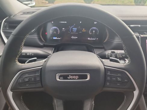 Used 2023 Jeep Grand Cherokee Limited w/ Luxury Tech Group II AWD/4WD image 35