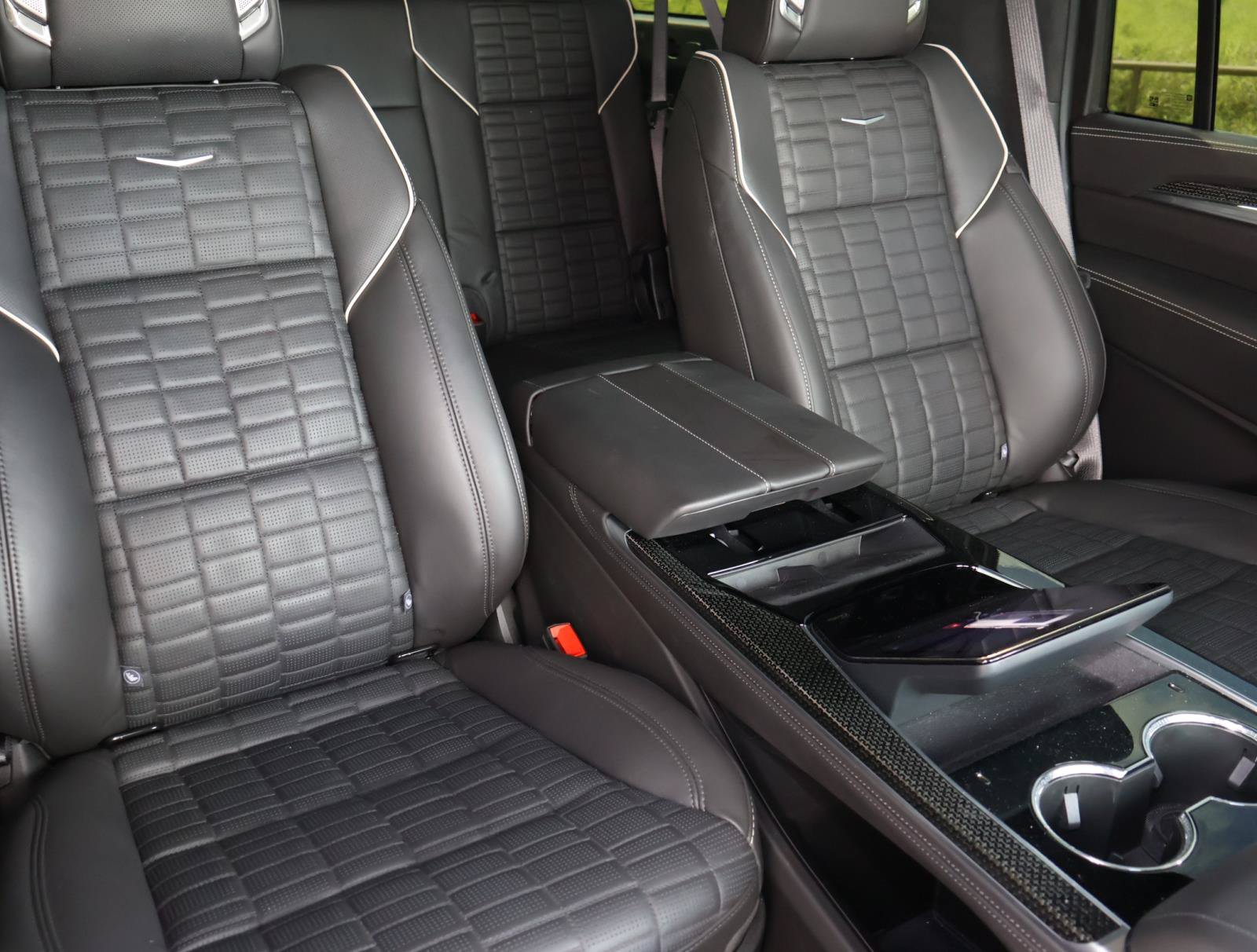Used 2025 Cadillac Escalade ESV V AWD/4WD image 27