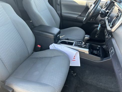 Used 2020 Toyota Tacoma SR5 RWD image 10