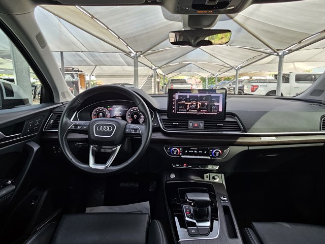 Certified 2025 Audi Q5 2.0T Premium Plus w/ Premium Plus Package AWD/4WD image 17