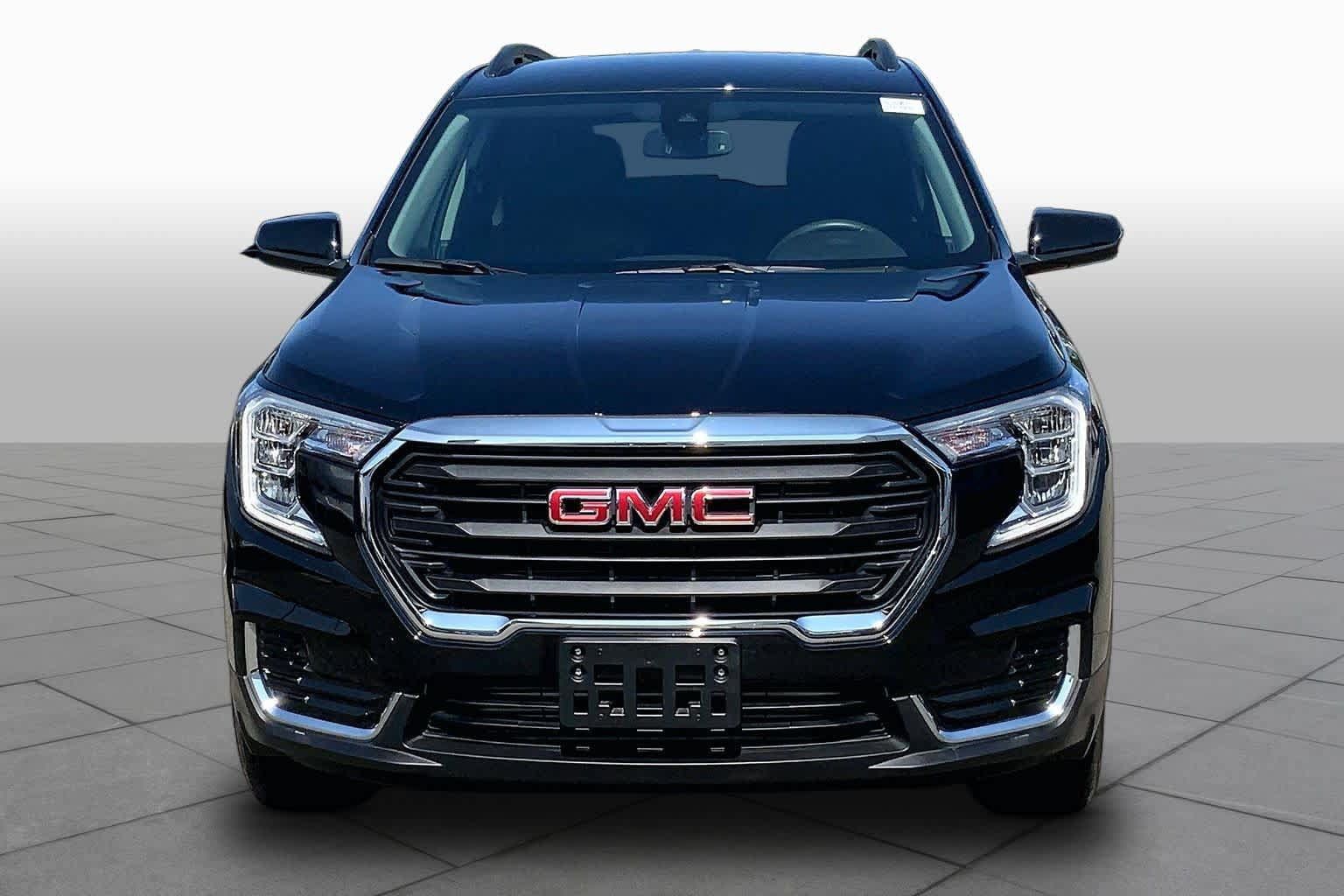 Used 2023 GMC Terrain SLE w/ Driver Convenience Package AWD/4WD image 4