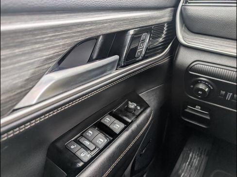 Used 2024 Jeep Wagoneer Series II image 19