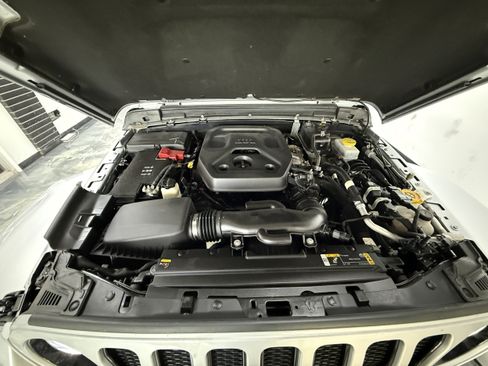 Used 2023 Jeep Wrangler Unlimited Sahara AWD/4WD image 30