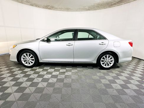 Used 2014 Toyota Camry XLE w/ Leather Package FWD image 6