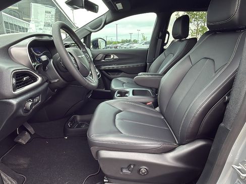 New 2026 Chrysler Voyager LX image 10