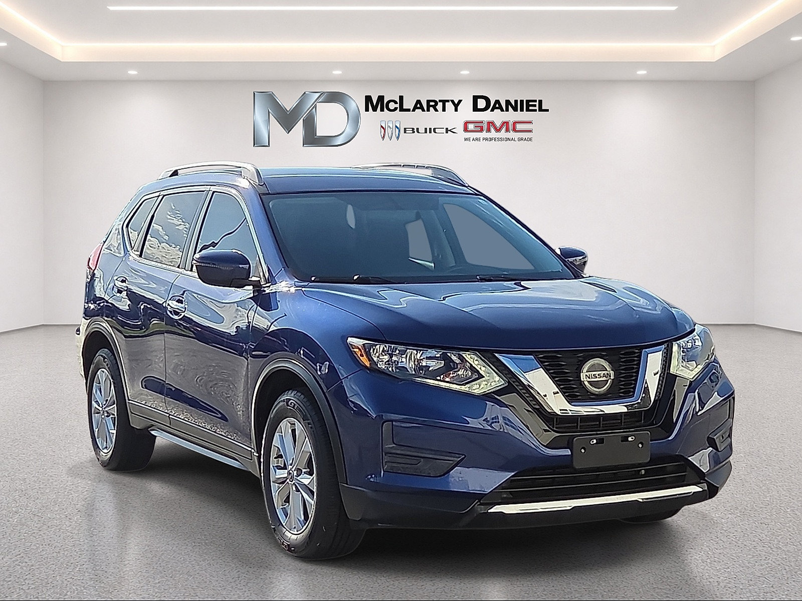 Used 2018 Nissan Rogue S w/ S Value Package FWD image 1
