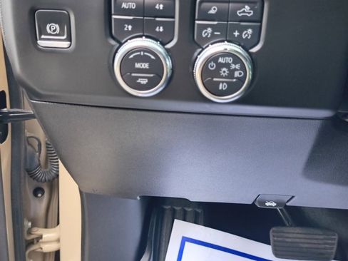 Used 2022 GMC Sierra 1500 AT4 w/ AT4 Preferred Package image 12