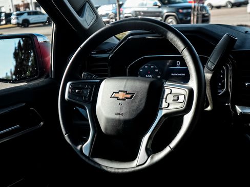 Used 2023 Chevrolet Silverado 1500 LT image 18