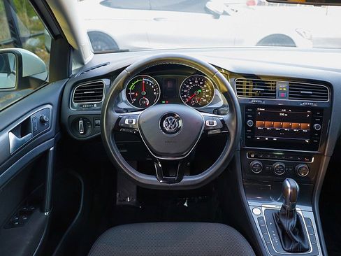 Used 2019 Volkswagen e-Golf SE w/ Driver Assistance Package image 22