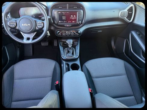 Used 2025 Kia Soul LX w/ LX Technology Package FWD image 22