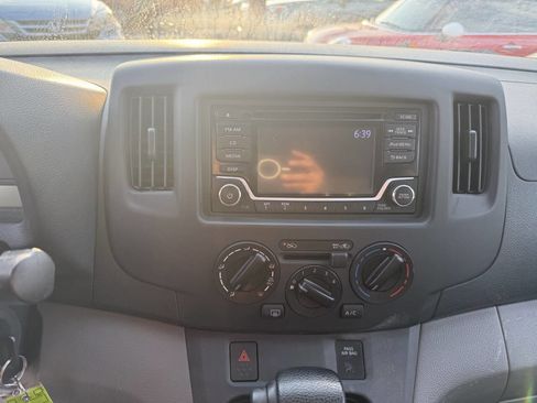 Used 2019 Nissan NV200 S image 34