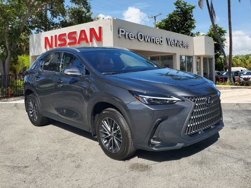 Used 2025 Lexus NX 250 NX 250 Premium image 3