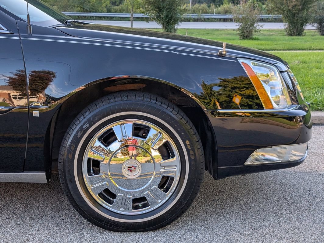 Used 2009 Cadillac DTS Hearse FWD image 16