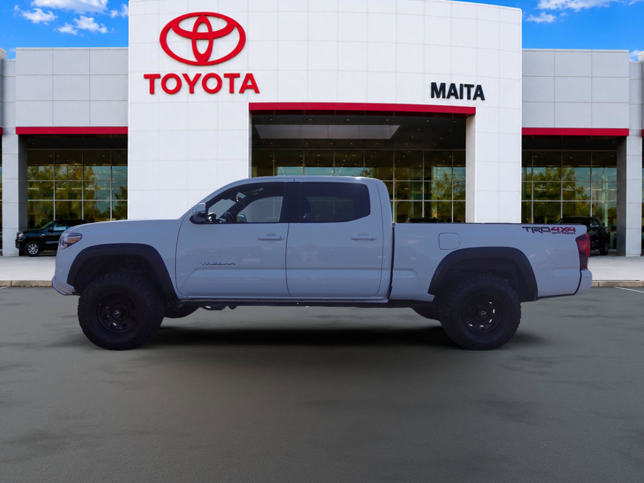 Used 2018 Toyota Tacoma TRD Off-Road w/ Technology Package AWD/4WD image 6