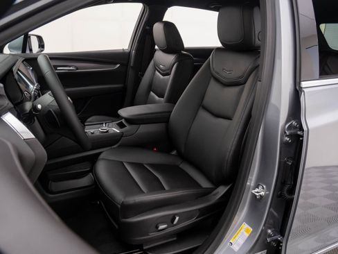 New 2026 Cadillac XT5 Luxury w/ LPO, Floor Liner Package image 9