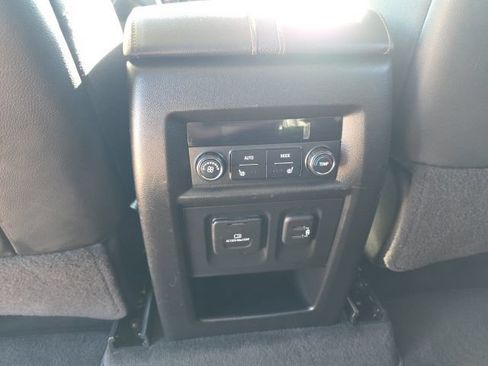 Used 2020 Chevrolet Traverse Premier AWD/4WD image 38