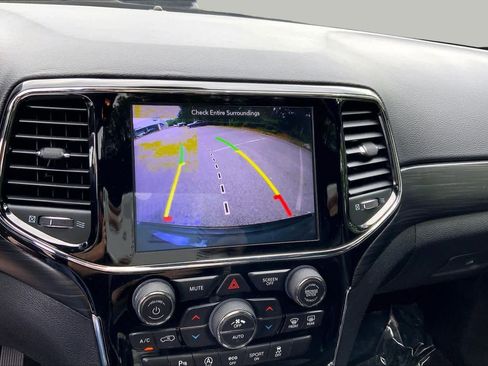 Used 2019 Jeep Grand Cherokee Altitude AWD/4WD image 28