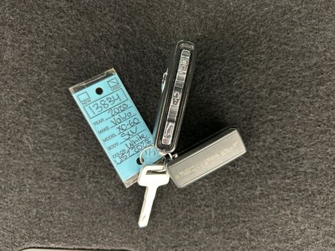 Used 2020 Volvo XC60 T6 Momentum image 37