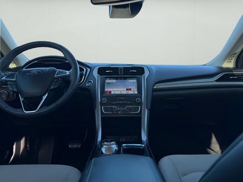 Used 2019 Ford Fusion SE w/ Equipment Group 151A FWD image 10