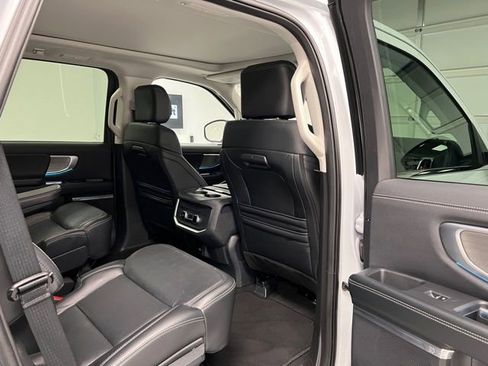 Used 2025 Ford Expedition Platinum image 55