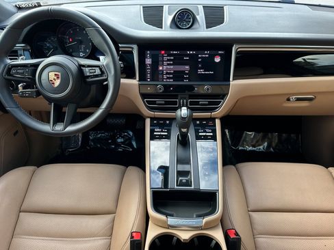 Certified 2022 Porsche Macan AWD image 6