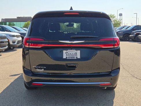 New 2026 Chrysler Pacifica Select image 12
