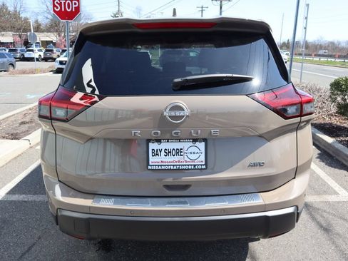 Certified 2025 Nissan Rogue SV AWD/4WD image 7