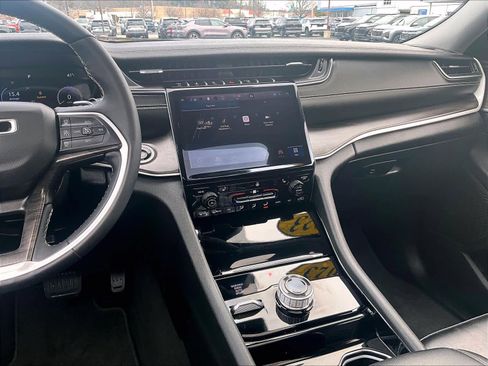 Used 2023 Jeep Grand Cherokee L Limited w/ Black Appearance Package image 18