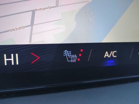 Used 2025 Chevrolet Traverse LT image 29