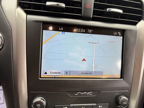 Used 2019 Ford Fusion SE FWD image 20