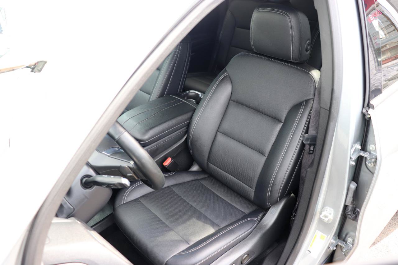 Used 2025 Chevrolet Traverse LT FWD image 11