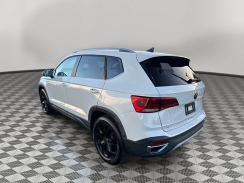 Used 2022 Volkswagen Taos SE w/ Panoramic Sunroof Package image 5