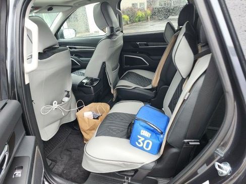 Certified 2024 Kia Telluride EX w/ EX Captain's Chair Package AWD/4WD image 4