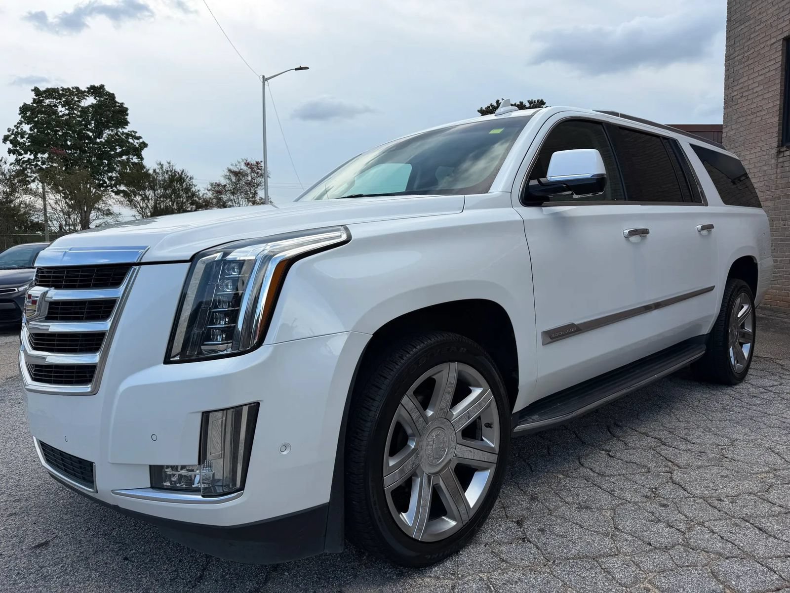 Used 2018 Cadillac Escalade ESV Luxury RWD image 4