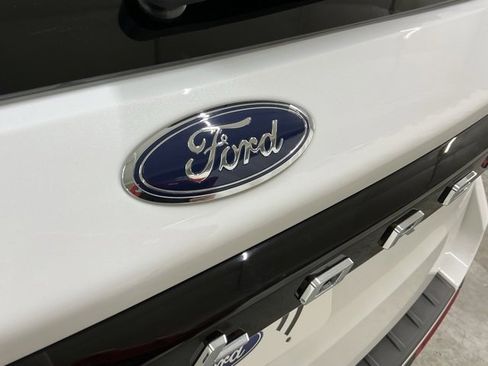 Used 2025 Ford Explorer Active w/ Active Comfort Package image 5