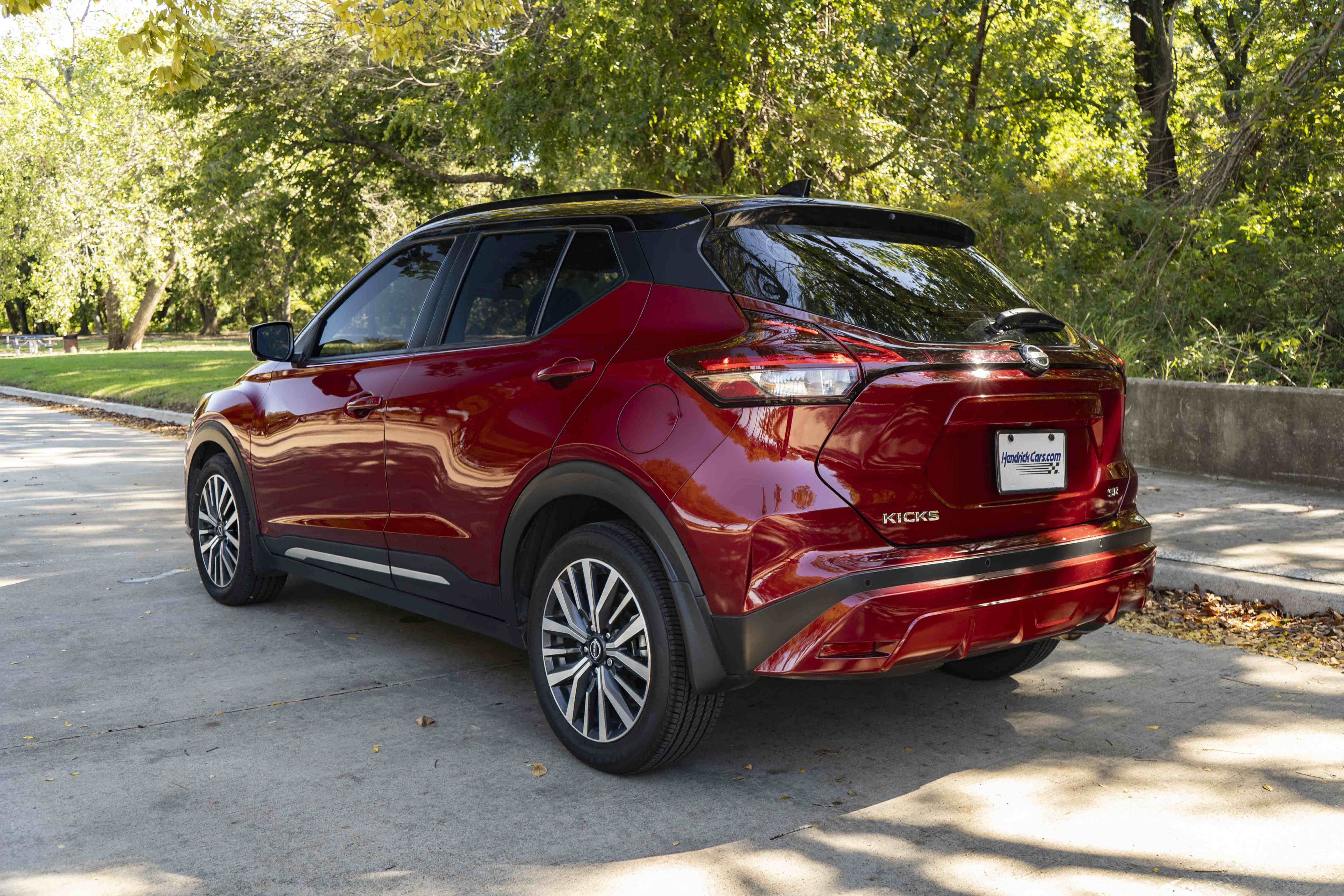 Used 2023 Nissan Kicks SR FWD image 7