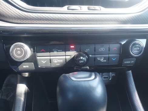 Used 2022 Jeep Compass Trailhawk w/ Trailhawk Convenience Group AWD/4WD image 16